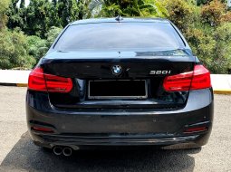 BMW 3 Series 320i M Sport hitam 2017 km 35 rban cash kredit proses bisa dibantu 10