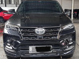 Toyota Fortuner 2.4 GR A/T ( Matic ) 2022 Hitam Km 20rban Mulus Siap Pakai 1