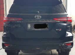 Toyota Fortuner 2.4 GR A/T ( Matic ) 2022 Hitam Km 20rban Mulus Siap Pakai 2