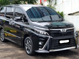 Toyota Voxy 2.0 A/T hitam 2019 km33rban sunroof cash kredit proses bisa dibantu
