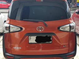 Toyota Sienta V A/T ( Matic ) 2017 Orange Km 68rban Mulus Siap Pakai 2