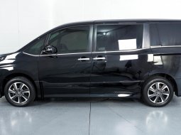 Toyota Voxy 2.0 AT 2018 Hitam 4