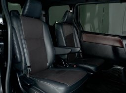 Toyota Voxy 2.0 AT 2018 Hitam 11
