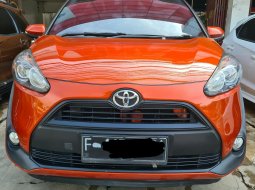 Toyota Sienta V AT ( Matic ) 2017 Orange Km Low 68rban Siap Pakai Pajak Panjang 2024 1