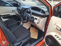 Toyota Sienta V AT ( Matic ) 2017 Orange Km Low 68rban Siap Pakai Pajak Panjang 2024 9