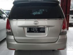 Toyota Kijang Innova E 2.0 2010 Silver 12