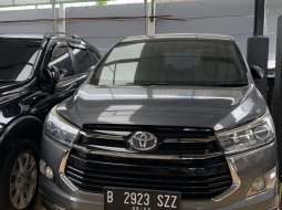 Toyota Kijang Innova V A/T Diesel Abu-abu 2