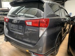 Toyota Kijang Innova V A/T Diesel Abu-abu 7