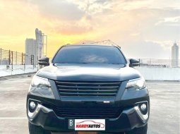 Toyota Fortuner VRZ Tahun 2016 Hitam Metalik