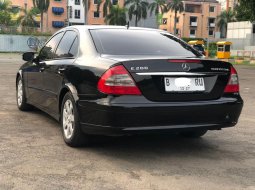 Mercedes-Benz E-Class E 200 2007 Hitam 4