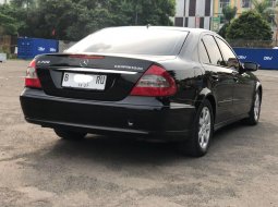 Mercedes-Benz E-Class E 200 2007 Hitam 6