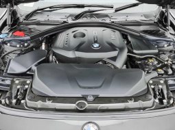 BMW 3 Series Sedan 2019 Hitam 13