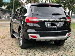 Ford Everest Titanium Plus 2015 Hitam 3