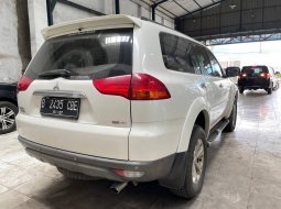 Mitsubishi Pajero Dakar Tahun 2012 Warna Putih metalik  7