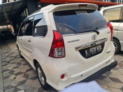 Toyota Avanza Veloz 8