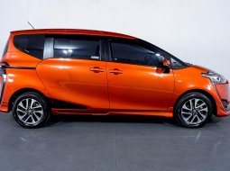 Toyota Sienta Q AT 2017 Orange 5