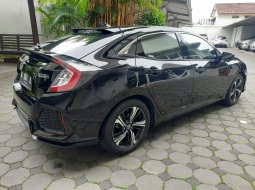 Civic Turbo Hatchback 2019 3