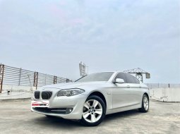 BMW 528i Sunroof Tahun 2010 Automatic Silver Metalik 4