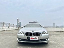BMW 528i Sunroof Tahun 2010 Automatic Silver Metalik