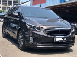 KIA GRAND SEDONA ULTIMATE AT COKLAT 2017 MOBIL BEKAS BERKUALITAS!! 2