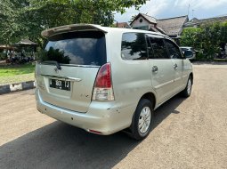 Promo Toyota Kijang Innova V MT 2010 murah , Service Record 10