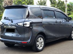Dp Murah Toyota Sienta G 1.5L AT 2016 Gray 6