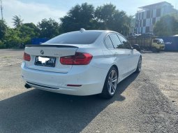 BMW 3 Series 328i 2014 Putih 4