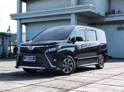 Toyota Voxy 2.0 A/T 2018, HITAM, KM 74rban, TGN 1, Genap Jaktim