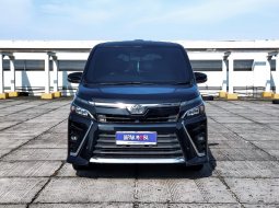 Toyota Voxy 2.0 A/T 2018, HITAM, KM 74rban, TGN 1, Genap Jaktim 3