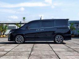 Toyota Voxy 2.0 A/T 2018, HITAM, KM 74rban, TGN 1, Genap Jaktim 7