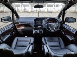 Toyota Voxy 2.0 A/T 2018, HITAM, KM 74rban, TGN 1, Genap Jaktim 8