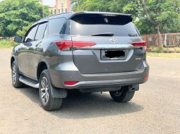 Toyota Fortuner VRZ AT 2017 Abu-abu 6