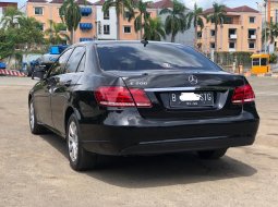 Mercedes-Benz E-Class E 200 2016 Hitam 5