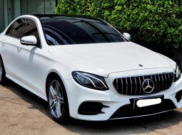 Lokasi jakarta Mercedes-Benz E-Class E 300 2018 Putih km 18 ribuan sunroof cash kredit proses bisa