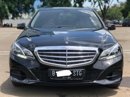 MOBIL BERKUALITAS MERCEDES-BENZ E200 AT HITAM 2016 1