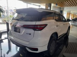 Promo Ramadhan Toyota Fortuner New 4x2 2.8 GR Sport A/T DSL Putih DP Cuma 76 JT 3