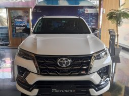 Promo Ramadhan Toyota Fortuner New 4x2 2.8 GR Sport A/T DSL Putih DP Cuma 76 JT 4