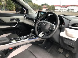 Toyota Veloz 1.5 Q CVT A/T 2022 Silver 10