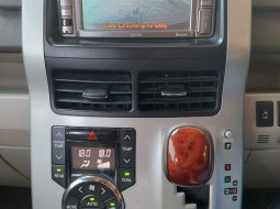 Toyota NAV1 V 2013 21