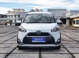 Toyota Sienta V CVT 2017 Putih Pajak Panjang