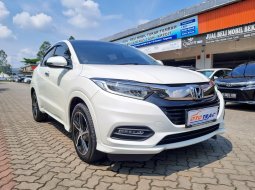 HONDA HRV PRESTIGE 1.8 CVT AT MATIC 2018 FACELIFT PUTIH , KM LOW 15RB!! 2