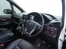 Toyota Voxy 2.0 A/T 2017 19