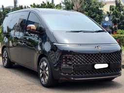 Lokasi jakarta Hyundai Staria Signature 7 2021 hitam km 16rb record cash kredit proses bisa dibantu
