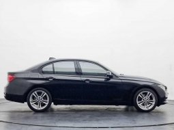 BMW 3 Series 320i 2019 Hitam 2