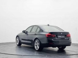 BMW 3 Series 320i 2019 Hitam 4