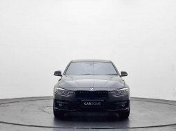 BMW 3 Series 320i 2019 Hitam 6