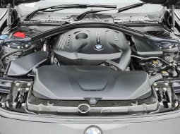 BMW 3 Series 320i 2019 Hitam 7