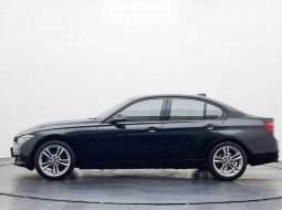 BMW 3 Series 320i 2019 Hitam 5
