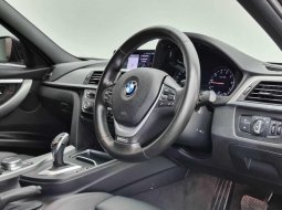 BMW 3 Series 320i 2019 Hitam 8