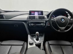 BMW 3 Series 320i 2019 Hitam 9